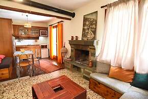 2 Bedroom Art House in Kavala