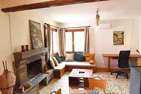 2 Bedroom Art House in Kavala