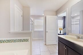 Beautiful Luxury Home With All The Space With Pool 5 Bedroom Home by R