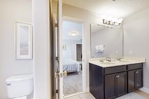 Beautiful Luxury Home With All The Space With Pool 5 Bedroom Home by R