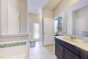 Beautiful Luxury Home With All The Space With Pool 5 Bedroom Home by R