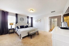 Beautiful Luxury Home With All The Space With Pool 5 Bedroom Home by R