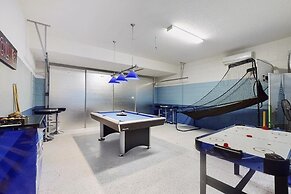 Beautiful Luxury Home With All The Space With Pool 5 Bedroom Home by R