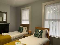 So-fresh So-clean Beautiful 3-bed House n Belfast