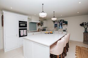 Hayward House Hot Tub Large Garden - From 1100 Per Night