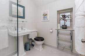 Hayward House Hot Tub Large Garden - From 1100 Per Night