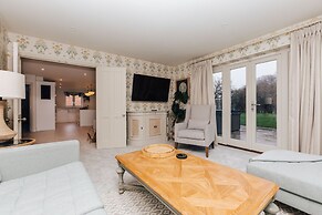 Hayward House Hot Tub Large Garden - From 1100 Per Night