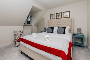 Hayward House Hot Tub Large Garden - From 1100 Per Night