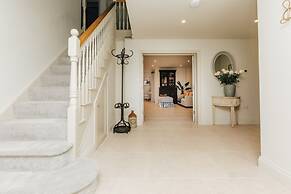 Hayward House Hot Tub Large Garden - From 1100 Per Night