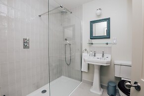 Hayward House Hot Tub Large Garden - From 1100 Per Night