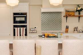 Hayward House Hot Tub Large Garden - From 1100 Per Night