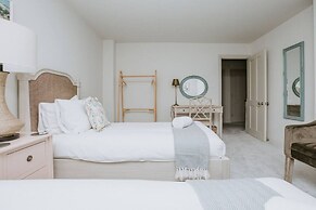 Hayward House Hot Tub Large Garden - From 1100 Per Night