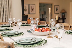 Hayward House Hot Tub Large Garden - From 1100 Per Night