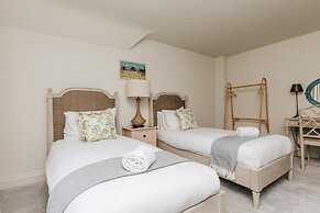 Hayward House Hot Tub Large Garden - From 1100 Per Night