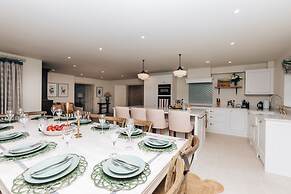 Hayward House Hot Tub Large Garden - From 1100 Per Night