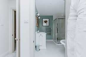 Hayward House Hot Tub Large Garden - From 1100 Per Night