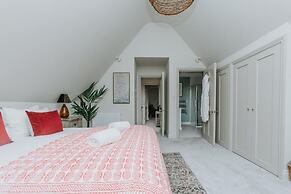 Hayward House Hot Tub Large Garden - From 1100 Per Night