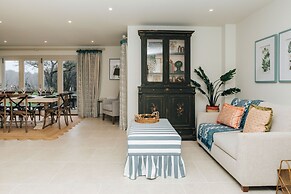 Hayward House Hot Tub Large Garden - From 1100 Per Night