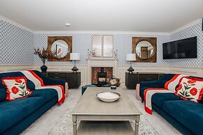 Hayward House Hot Tub Large Garden - From 1100 Per Night