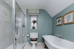 Hayward House Hot Tub Large Garden - From 1100 Per Night