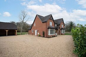 Hayward House Hot Tub Large Garden - From 1100 Per Night