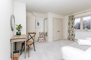 Hayward House Hot Tub Large Garden - From 1100 Per Night