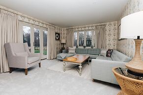 Hayward House Hot Tub Large Garden - From 1100 Per Night