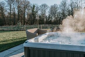 Hayward House Hot Tub Large Garden