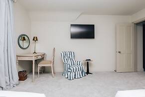 Hayward House Hot Tub Large Garden - From 1100 Per Night