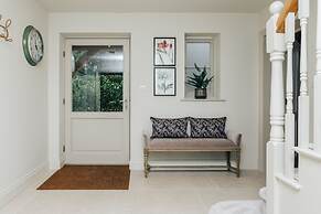 Hayward House Hot Tub Large Garden - From 1100 Per Night