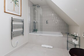 Hayward House Hot Tub Large Garden - From 1100 Per Night