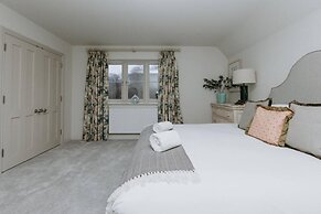 Hayward House Hot Tub Large Garden - From 1100 Per Night