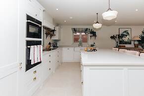 Hayward House Hot Tub Large Garden - From 1100 Per Night