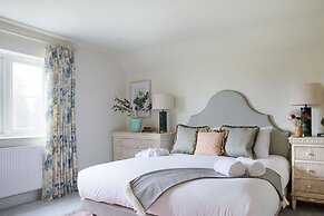 Hayward House Hot Tub Large Garden - From 1100 Per Night