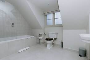 Hayward House Hot Tub Large Garden - From 1100 Per Night