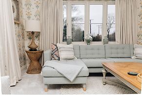 Hayward House Hot Tub Large Garden - From 1100 Per Night