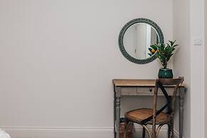 Hayward House Hot Tub Large Garden - From 1100 Per Night