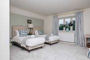 Hayward House Hot Tub Large Garden - From 1100 Per Night