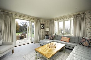 Hayward House Hot Tub Large Garden - From 1100 Per Night