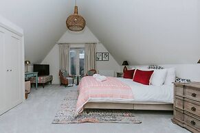 Hayward House Hot Tub Large Garden - From 1100 Per Night