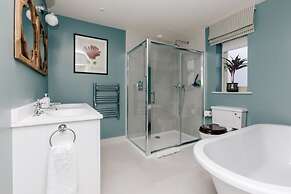 Hayward House Hot Tub Large Garden - From 1100 Per Night