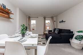 Central Modern Flat Sleeps 6 - Dedicated Parking - From 125 Per Night