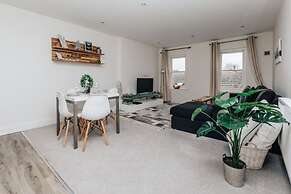 Central Modern Flat Sleeps 6 - Dedicated Parking - From 125 Per Night