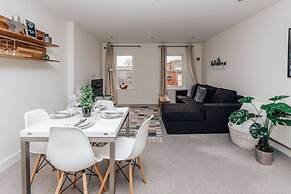 Central Modern Flat Sleeps 6 - Dedicated Parking - From 125 Per Night