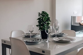 Central Modern Flat Sleeps 6 - Dedicated Parking - From 125 Per Night