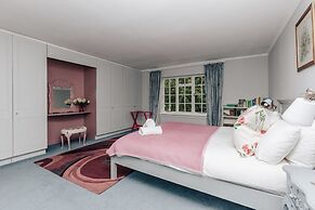 Montpellier House Centrally Located Large Garden - From 300 Per Night