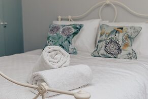 Montpellier House Centrally Located Large Garden - From 300 Per Night