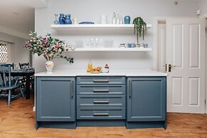 Montpellier House Centrally Located Large Garden - From 300 Per Night