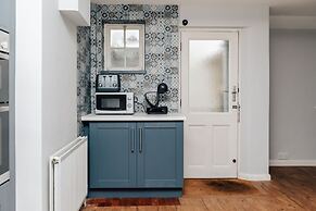 Montpellier House Centrally Located Large Garden - From 300 Per Night