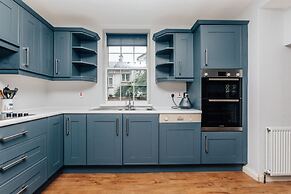 Montpellier House Centrally Located Large Garden - From 300 Per Night